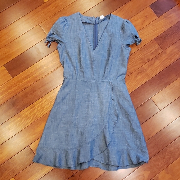 J. Crew Dresses & Skirts - J. Crew Cotton dress, ruffle detail at hem, ties at cap sleeves. Women's 4